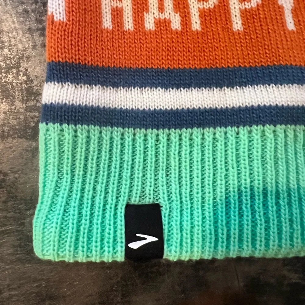 NWT Brooks Run Happy Unisex Heritage Pom Beanie